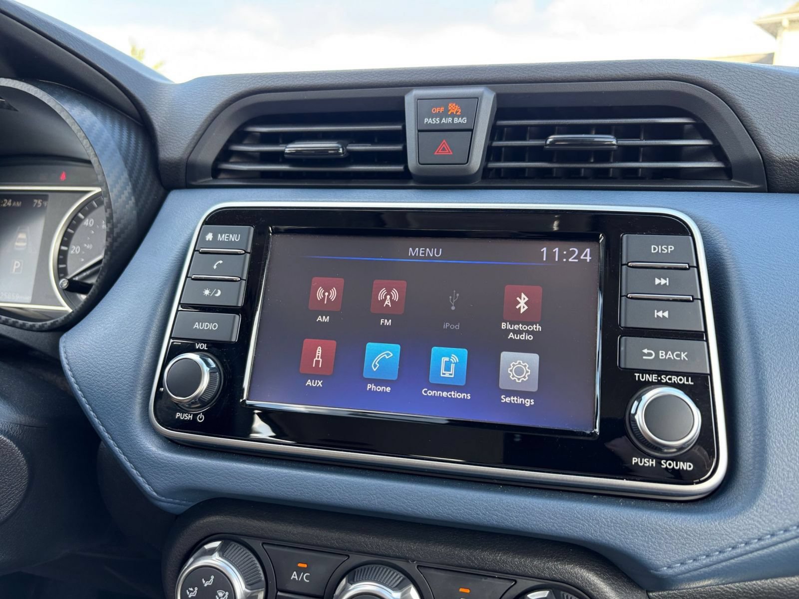 Used 2025 Nissan Versa SV FWD image 19