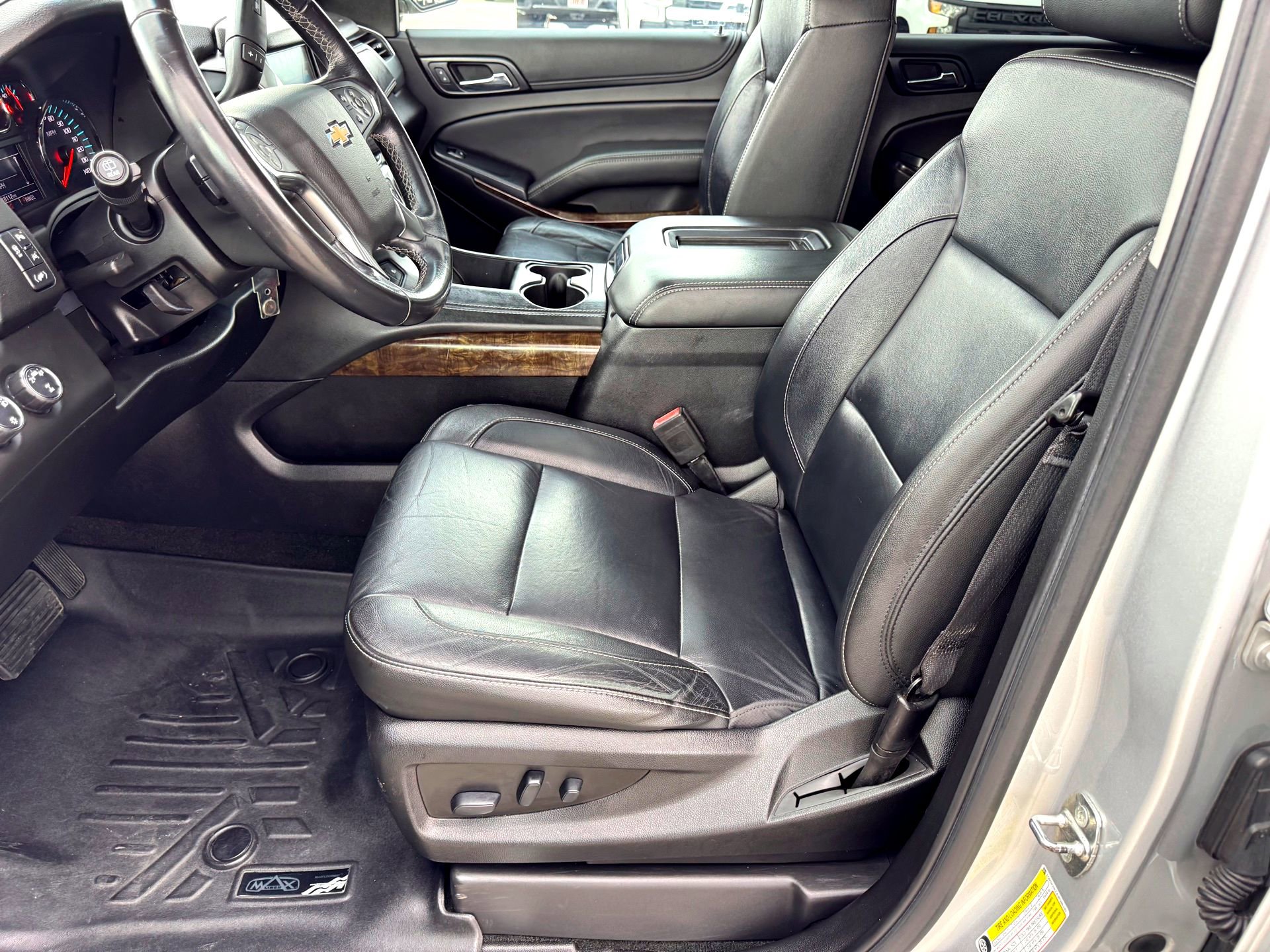 Used 2018 Chevrolet Suburban LT image 12