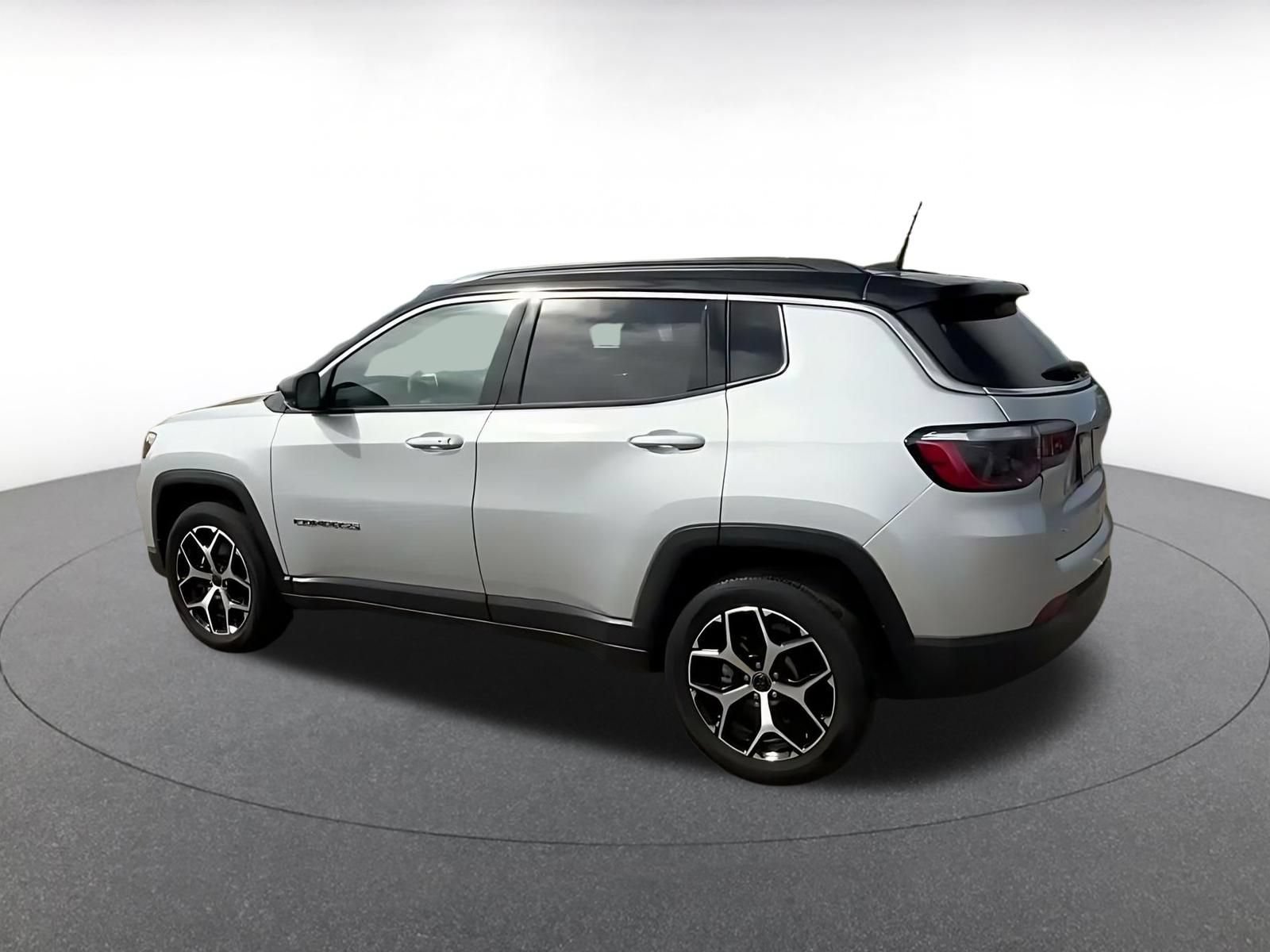 Used 2025 Jeep Compass Limited AWD/4WD image 9