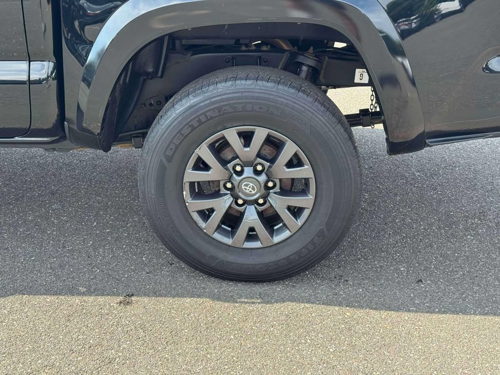 Used 2022 Toyota Tacoma SR5 AWD/4WD image 11