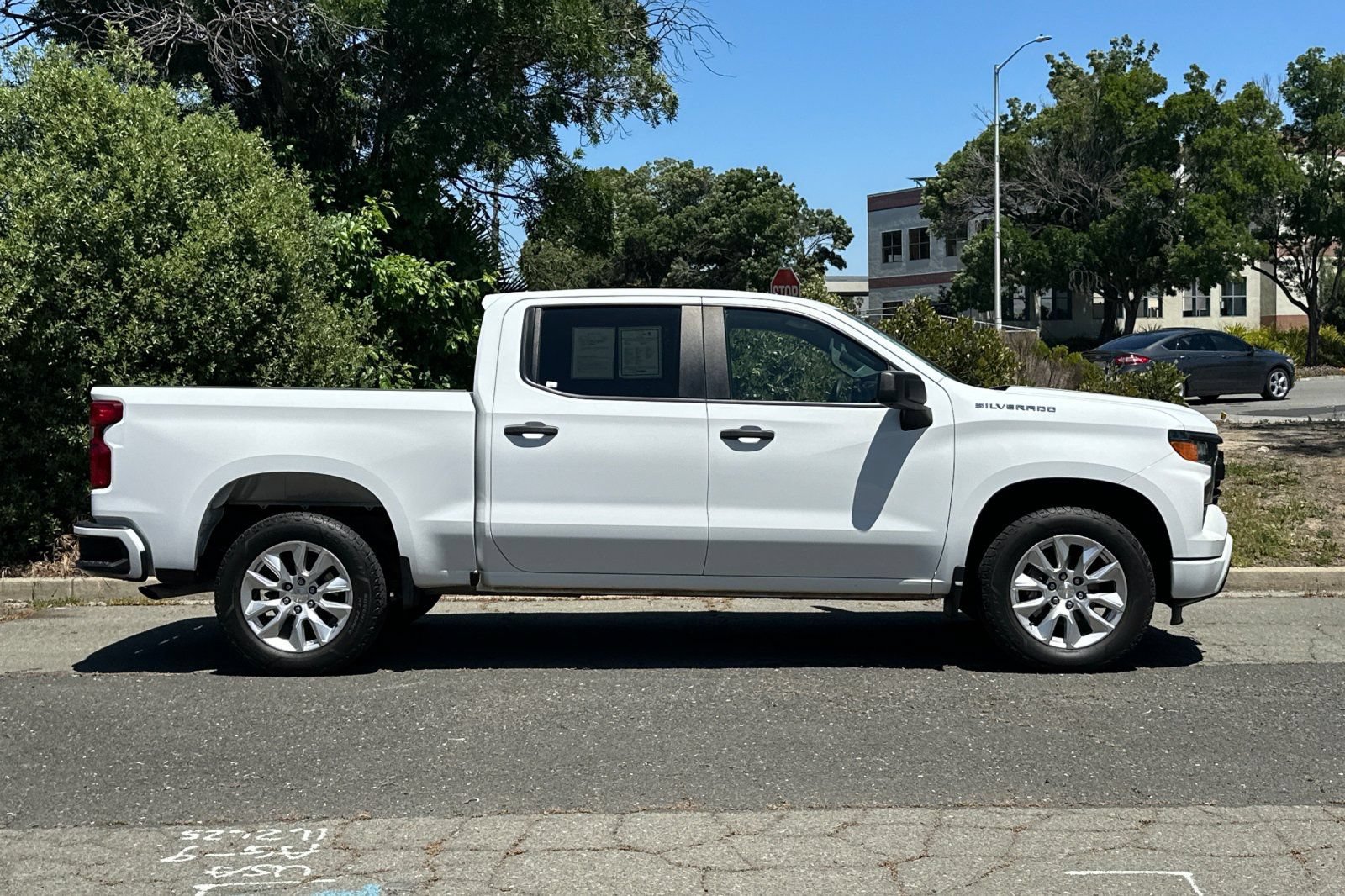 Used 2022 Chevrolet Silverado 1500 Custom RWD image 2