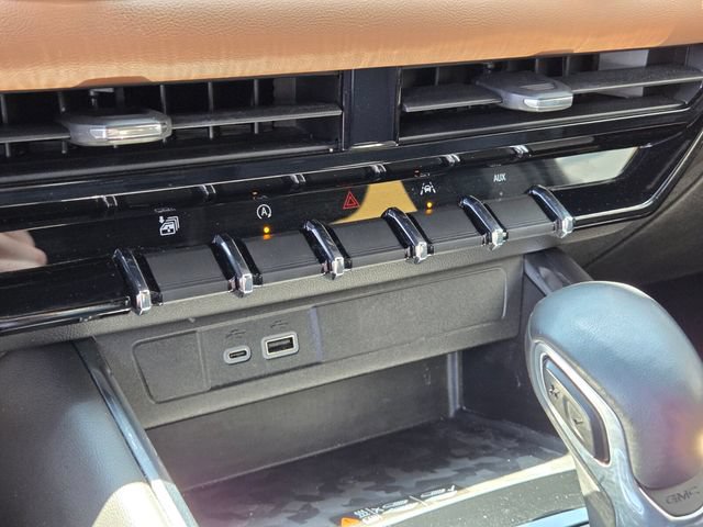 Certified 2023 GMC Canyon AT4 w/ AT4 Premium Package AWD/4WD image 22