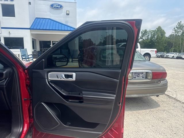 Used 2021 Ford Explorer Platinum w/ Equipment Group 601A AWD/4WD image 43