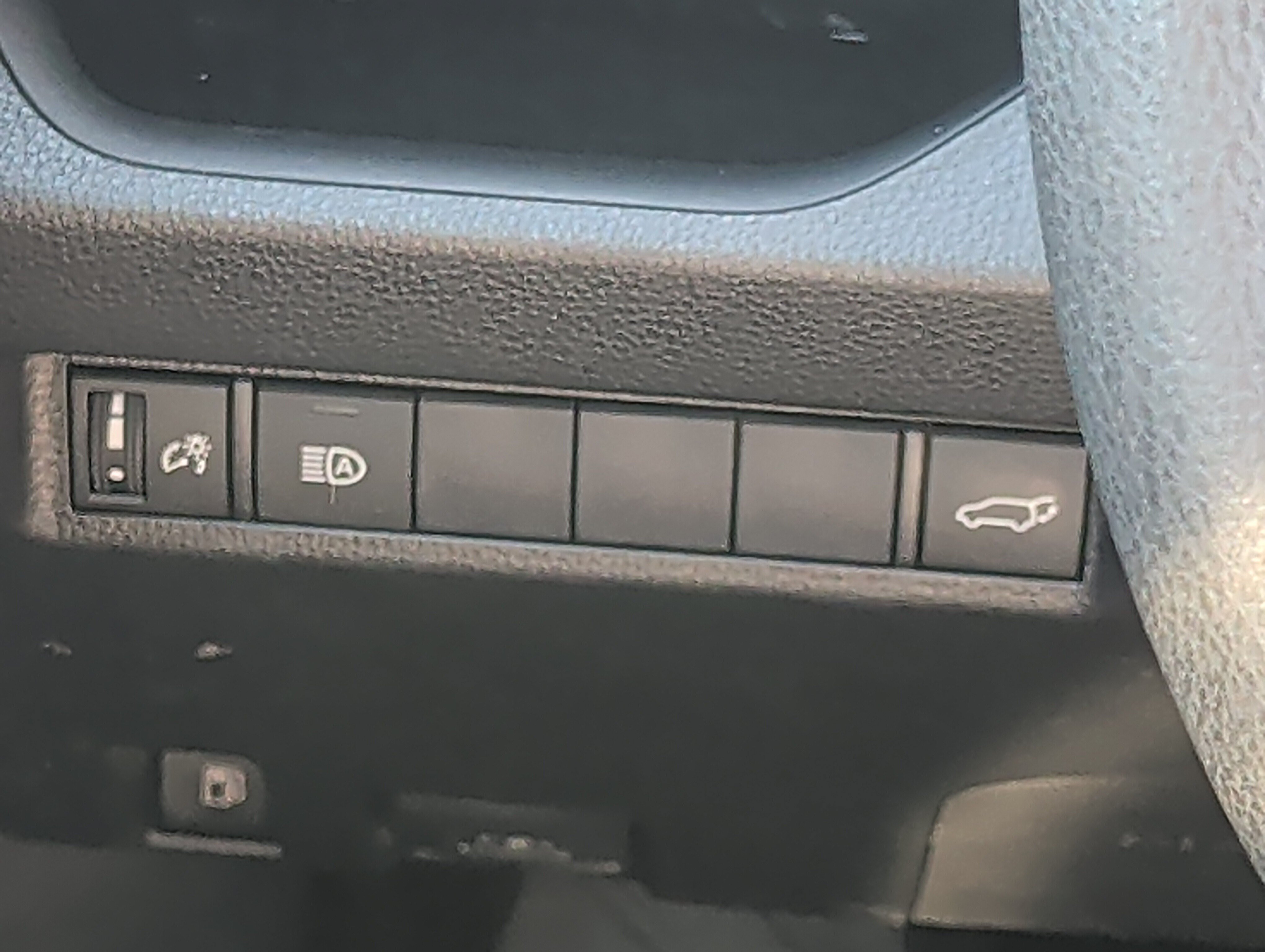 Used 2021 Toyota RAV4 XLE w/ Convenience Package AWD/4WD image 22