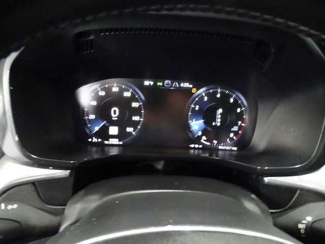 Used 2018 Volvo XC60 T5 Momentum w/ Vision Package image 16