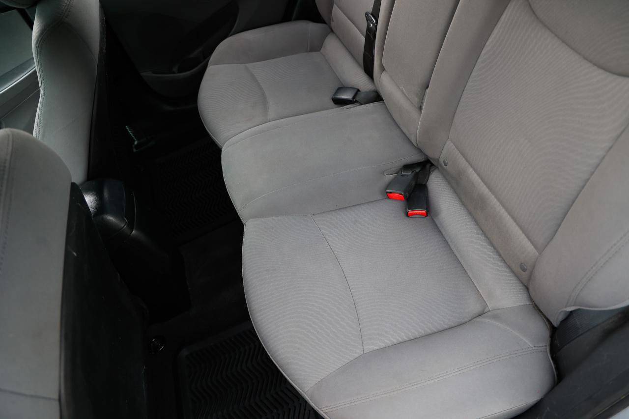 Used 2015 Hyundai Elantra SE image 10