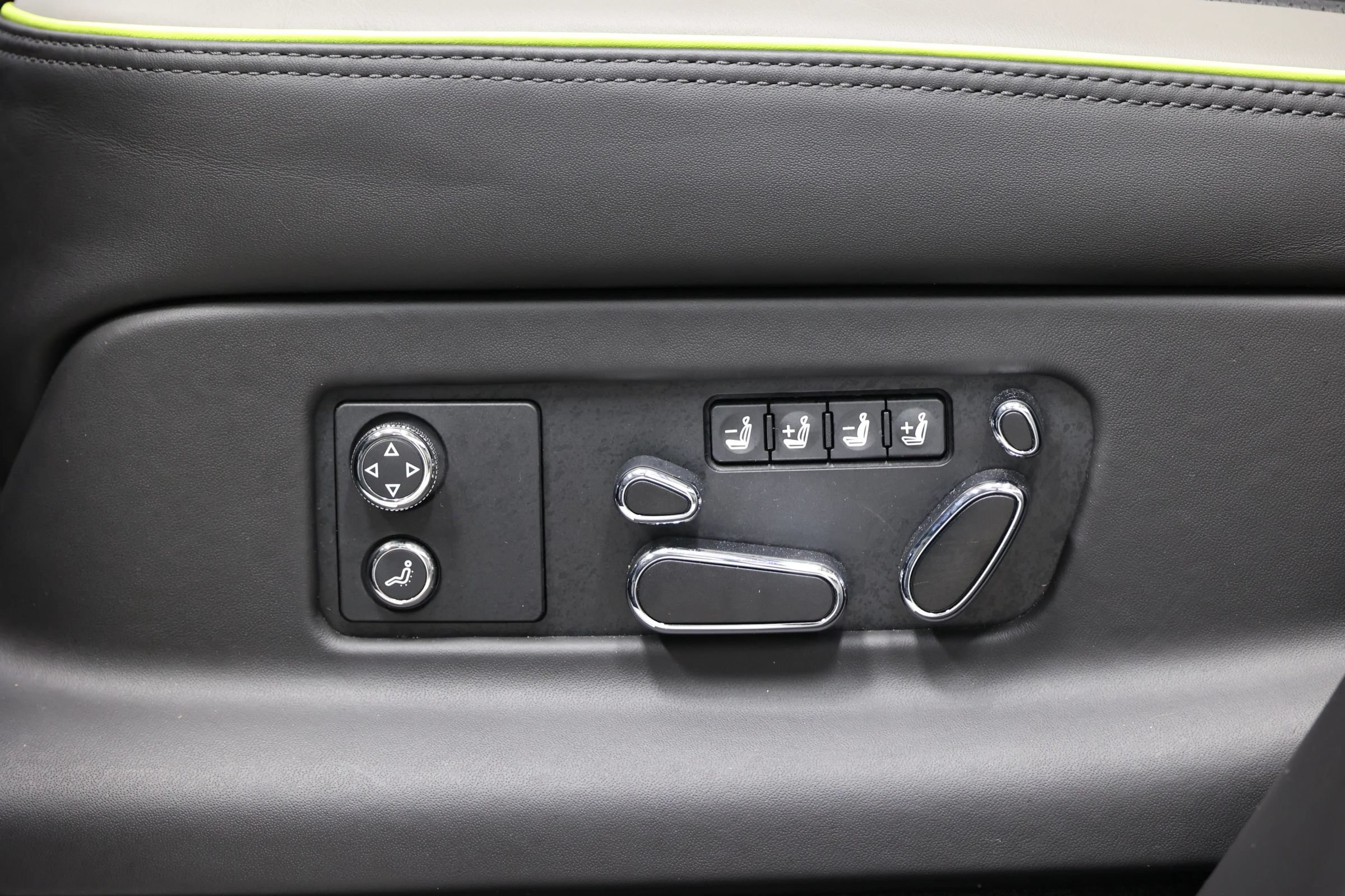 Used 2023 Bentley Bentayga Extended Wheelbase AWD/4WD image 62