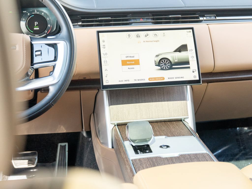 Used 2025 Land Rover Range Rover SE AWD/4WD image 21