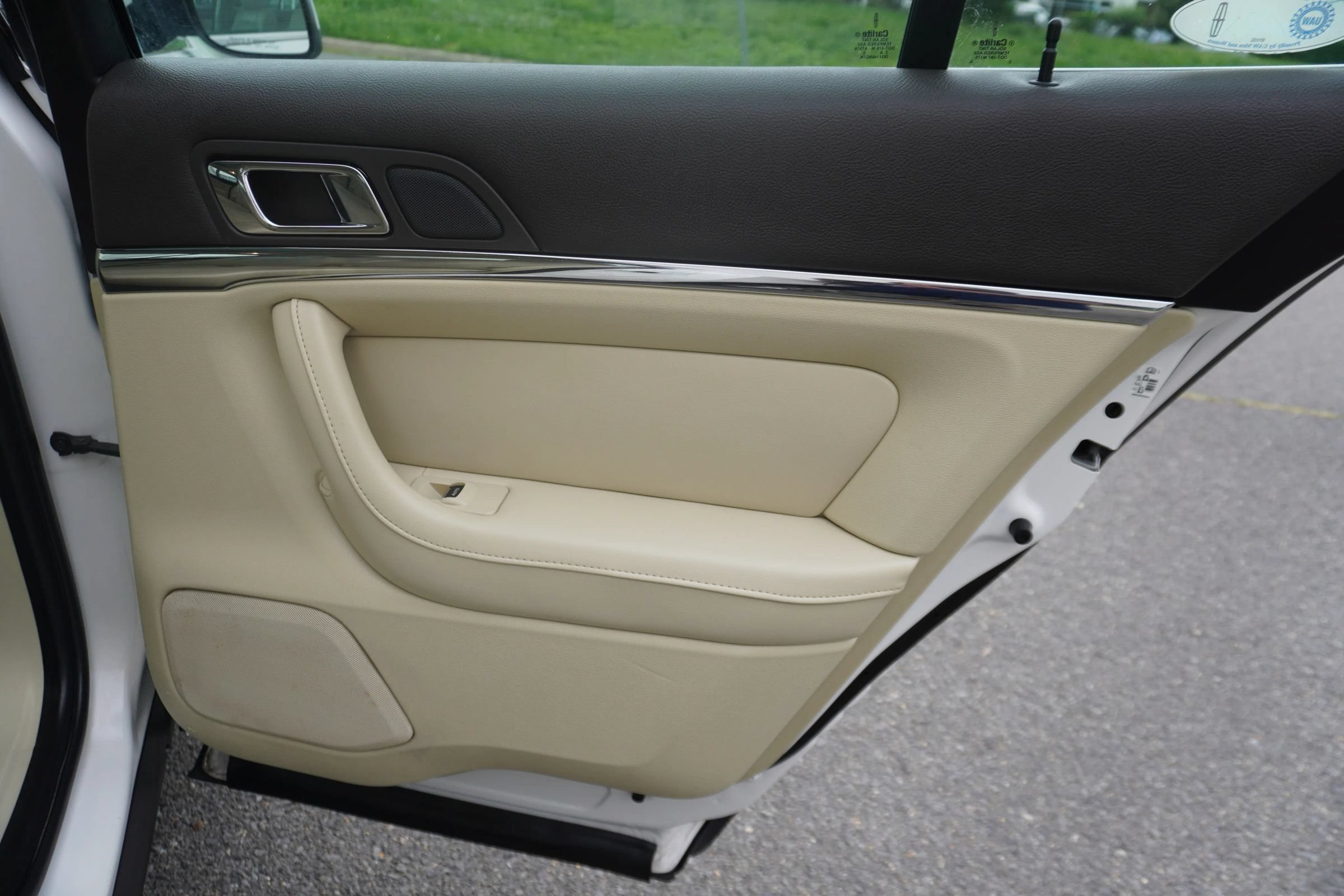 Used 2013 Lincoln MKS FWD image 15