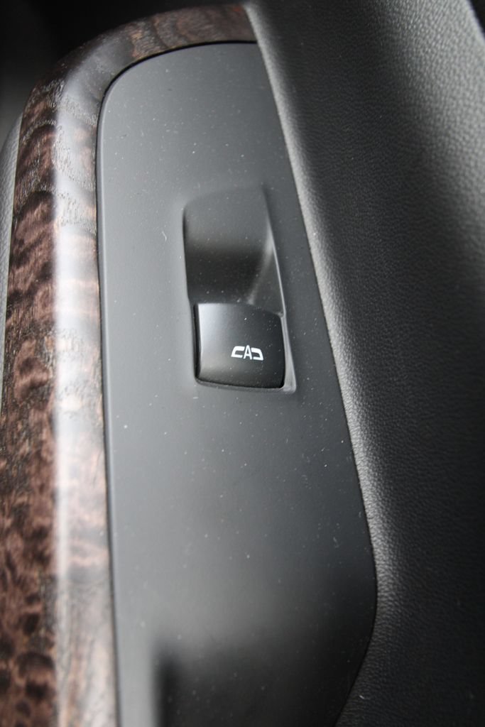 Used 2023 GMC Acadia Denali w/ Denali Ultimate Package AWD/4WD image 27