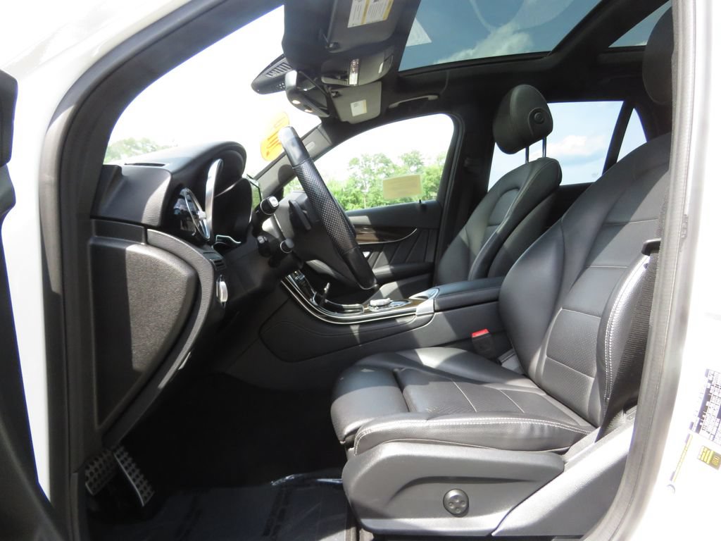 Used 2019 Mercedes-Benz GLC 300 4MATIC image 10