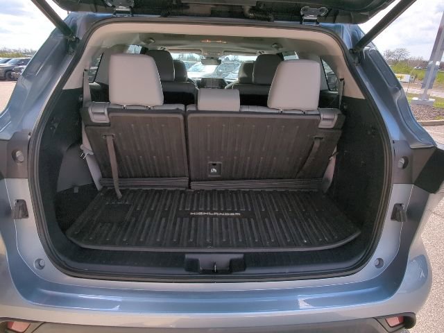 Used 2021 Toyota Highlander XLE image 34