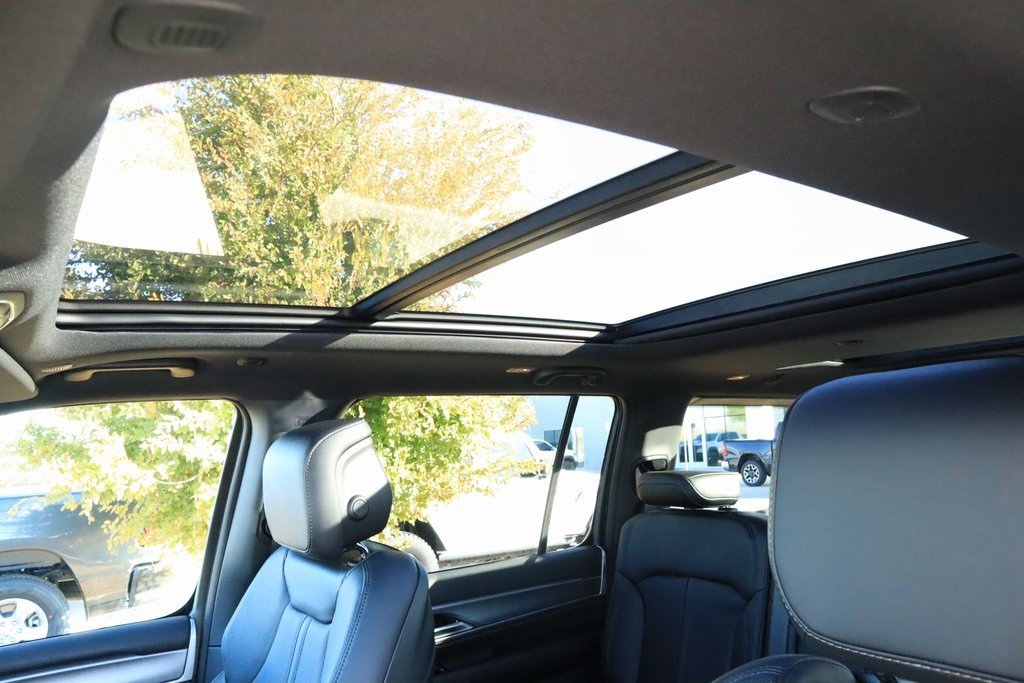 New 2025 Jeep Wagoneer 4WD image 17