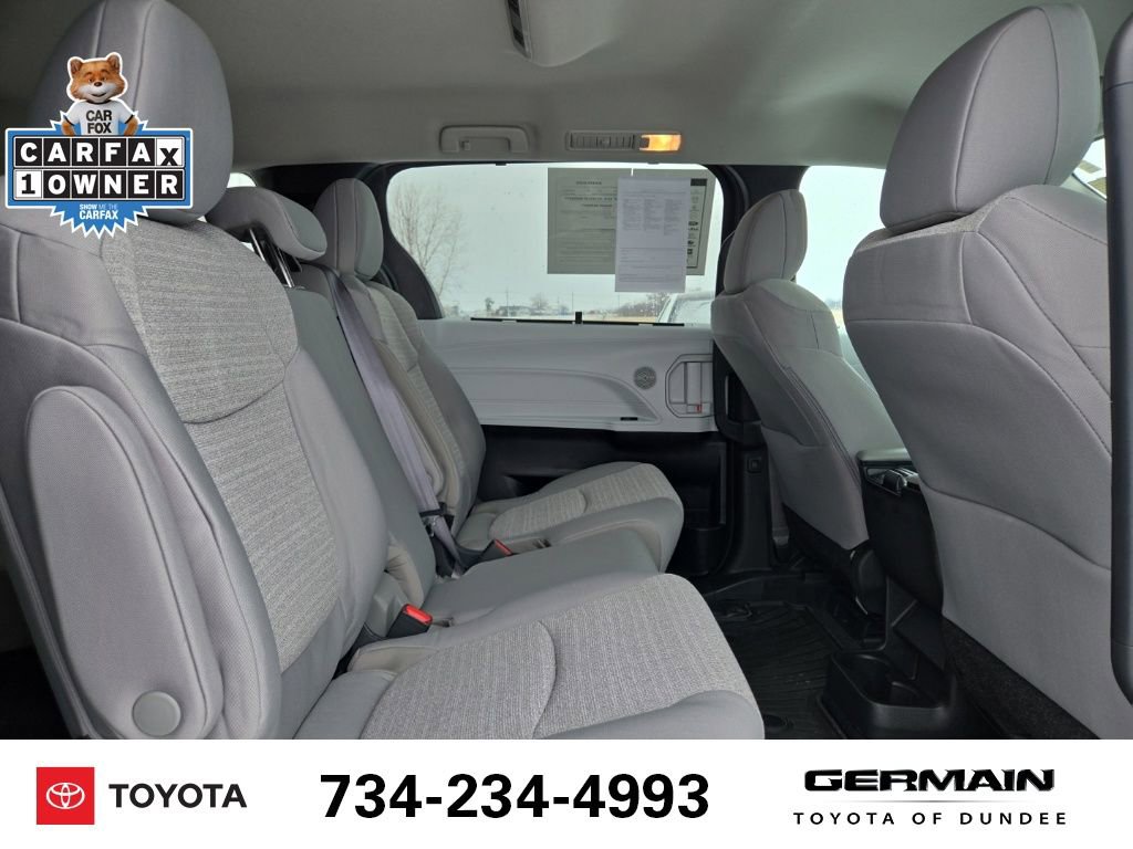 Used 2025 Toyota Sienna LE image 18