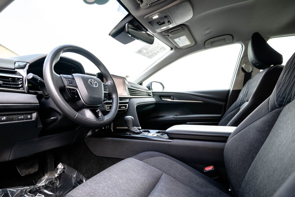 Used 2025 Toyota Camry LE AWD/4WD image 5