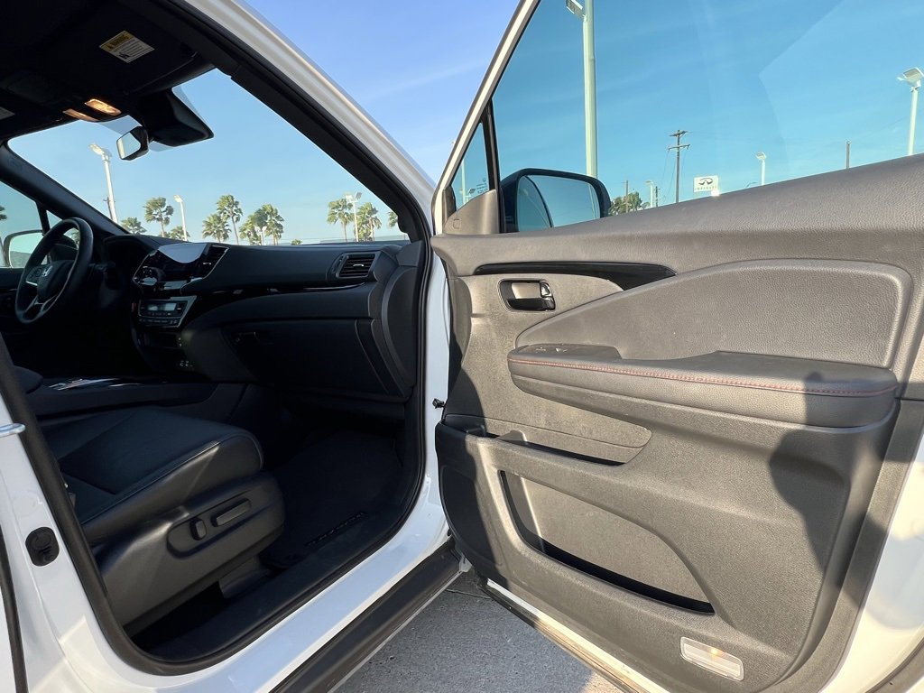 Used 2025 Honda Passport Black Edition image 25