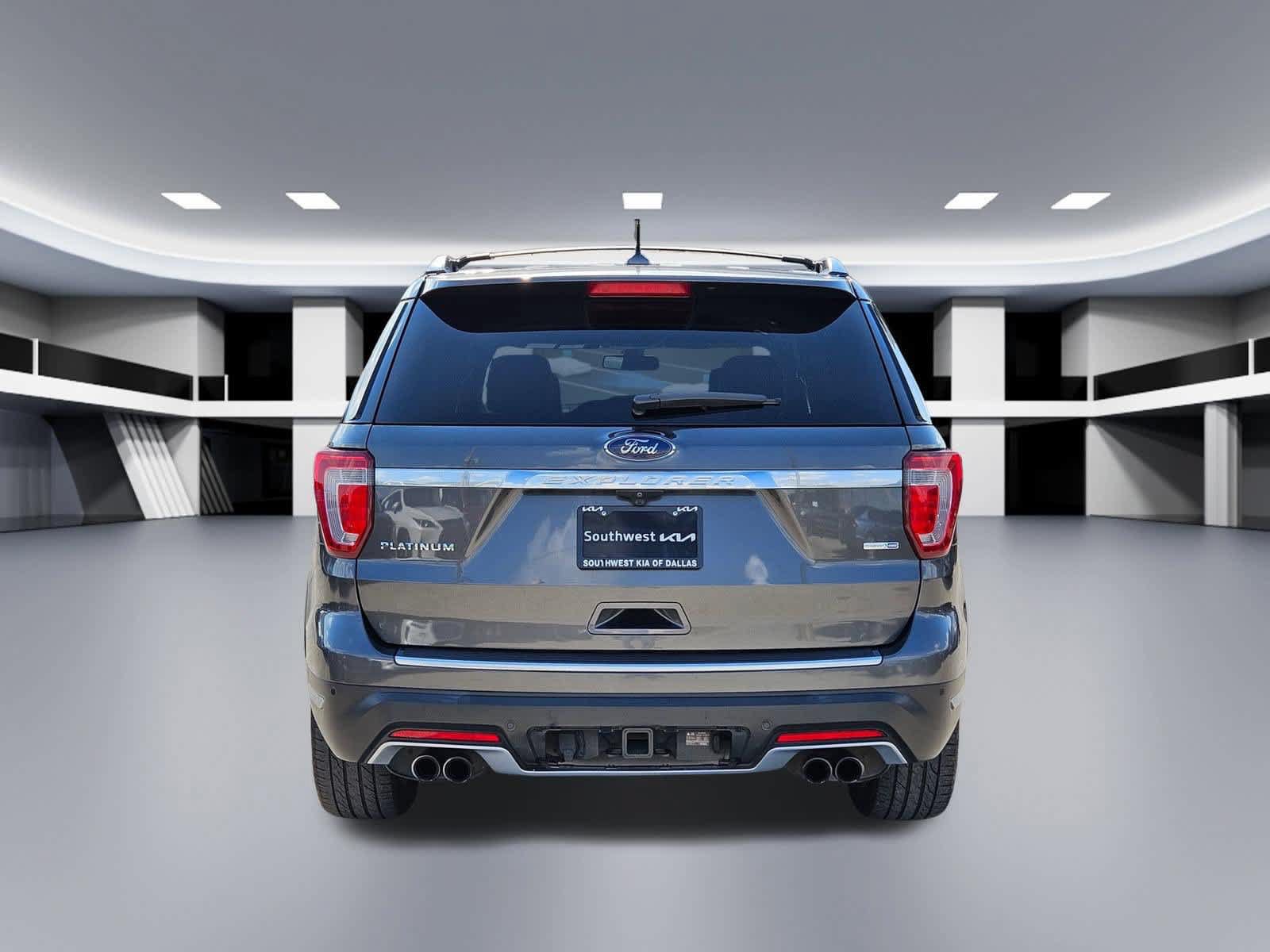 Used 2018 Ford Explorer Platinum AWD/4WD image 4