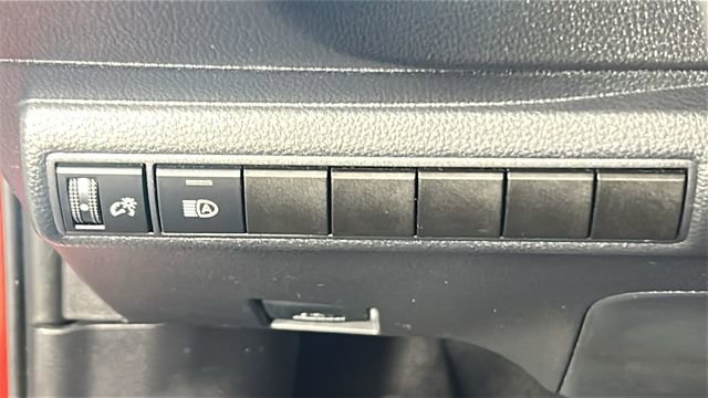 Used 2020 Toyota Corolla LE FWD image 19