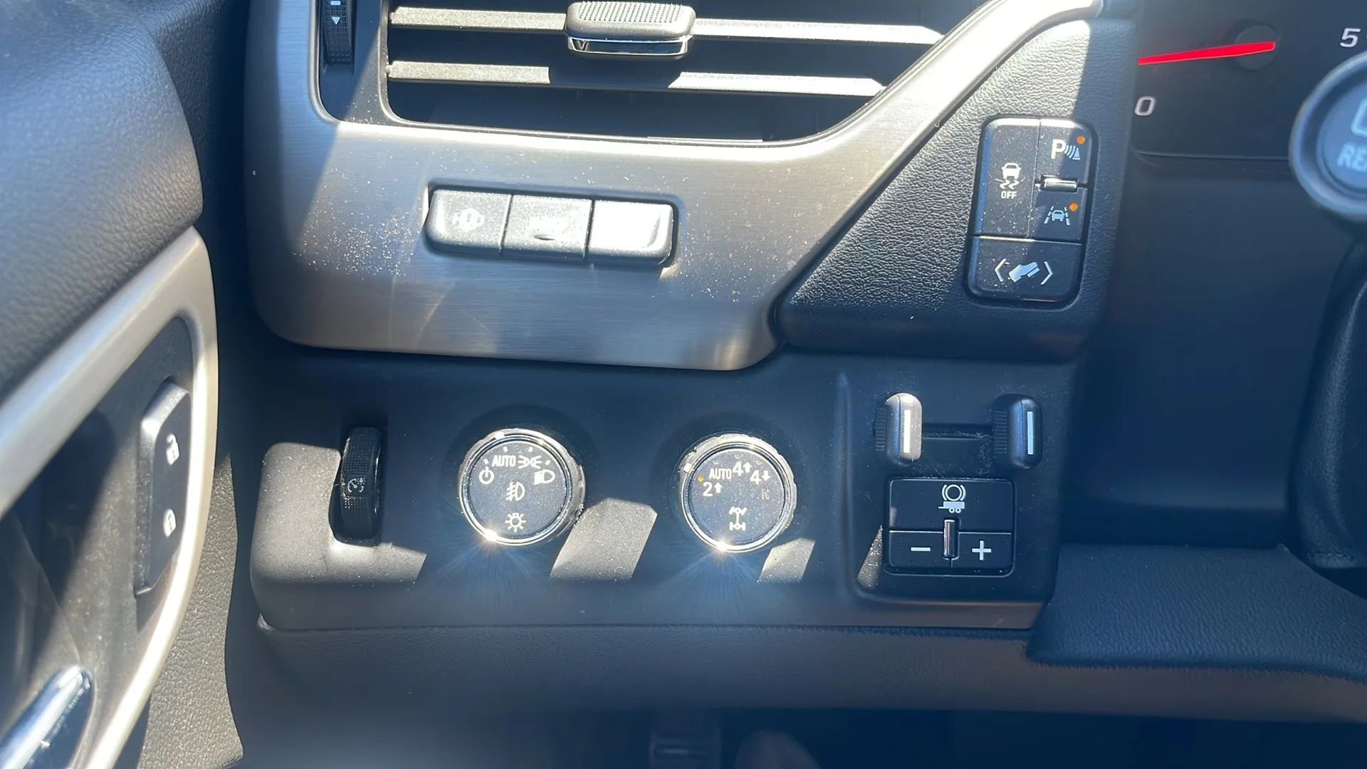 Used 2017 GMC Yukon Denali w/ Open Road Package image 14