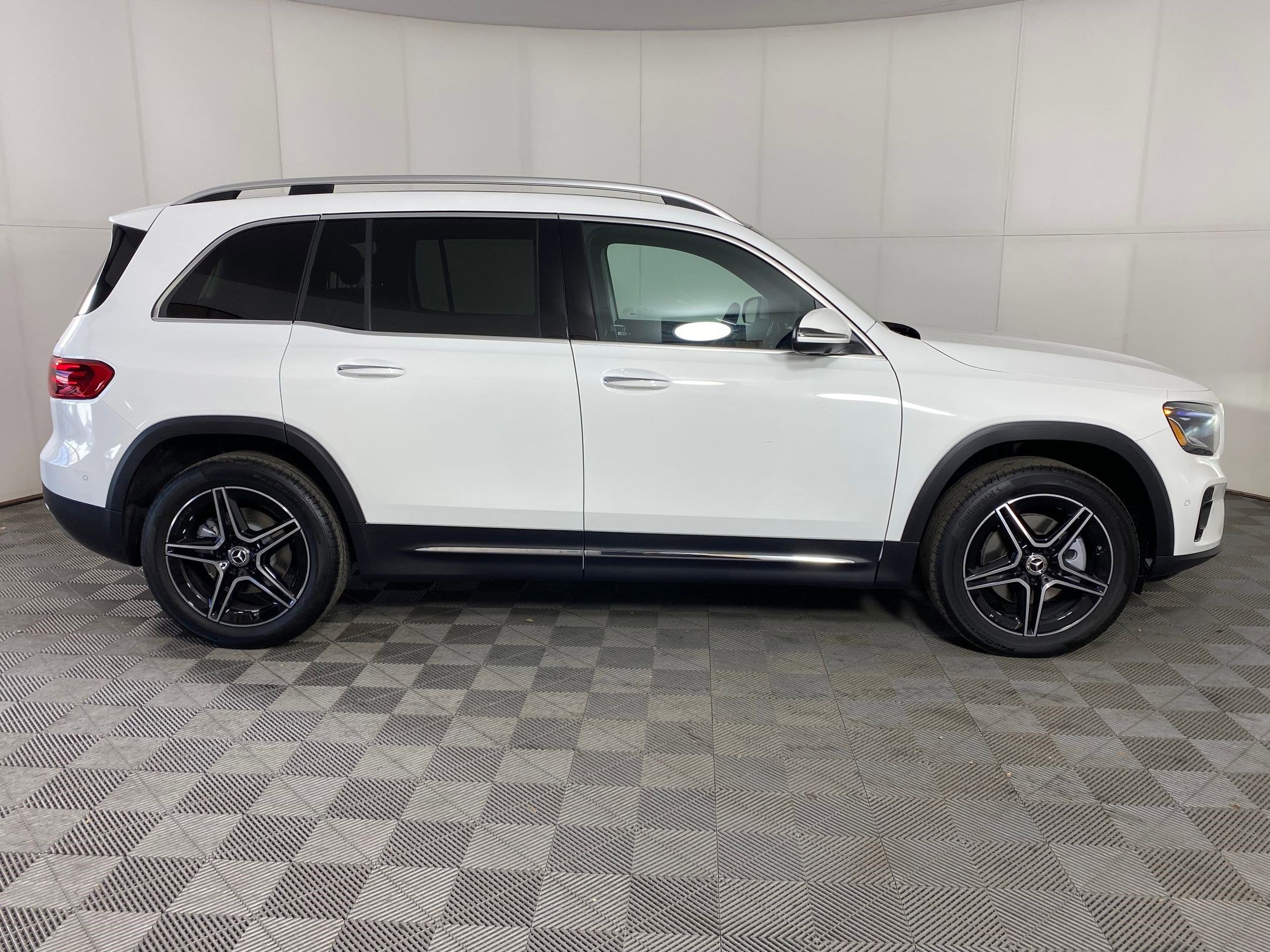 Used 2026 Mercedes-Benz GLB 250 4MATIC image 8