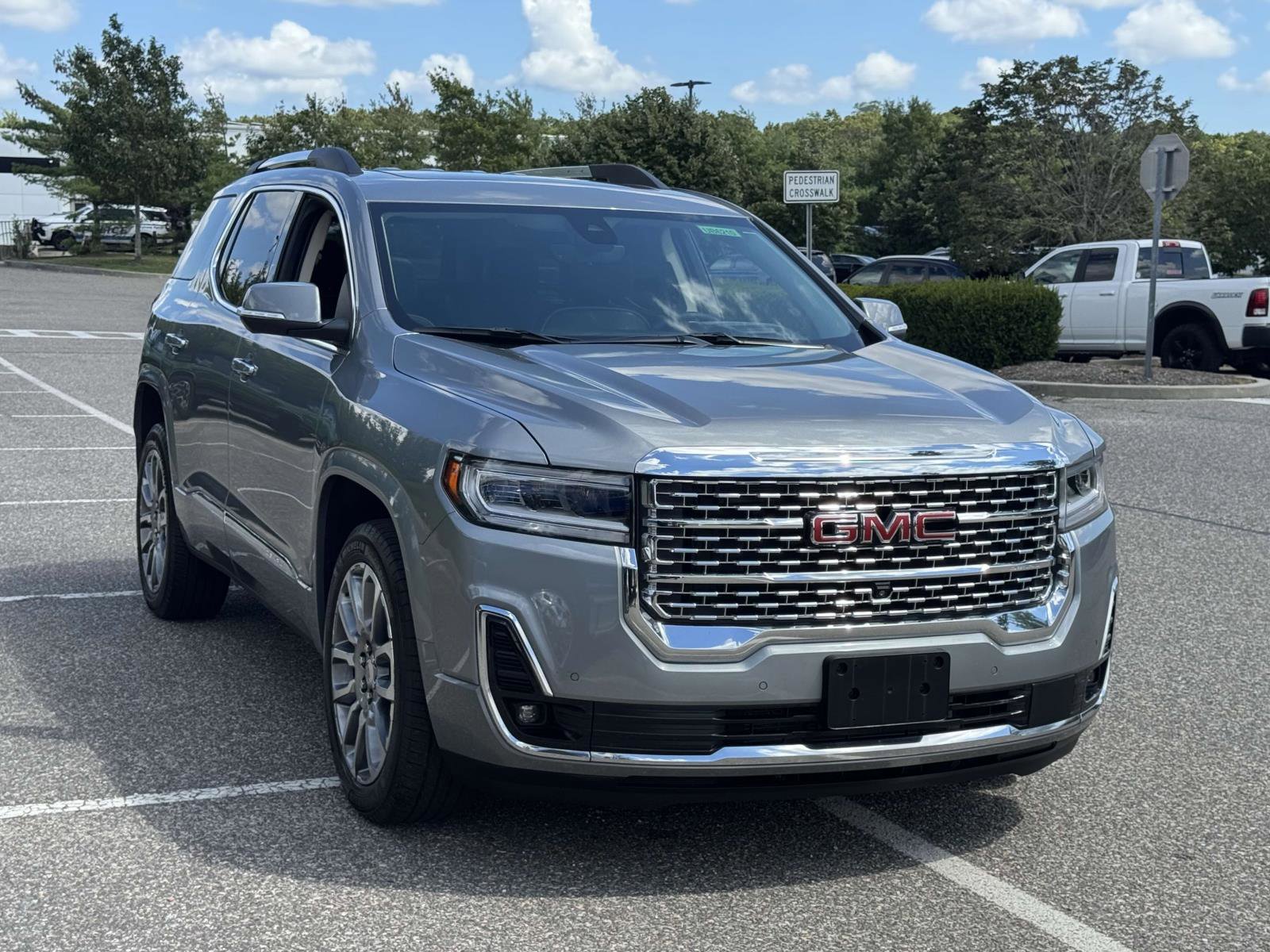 Used 2023 GMC Acadia Denali w/ Denali Technology Package image 2