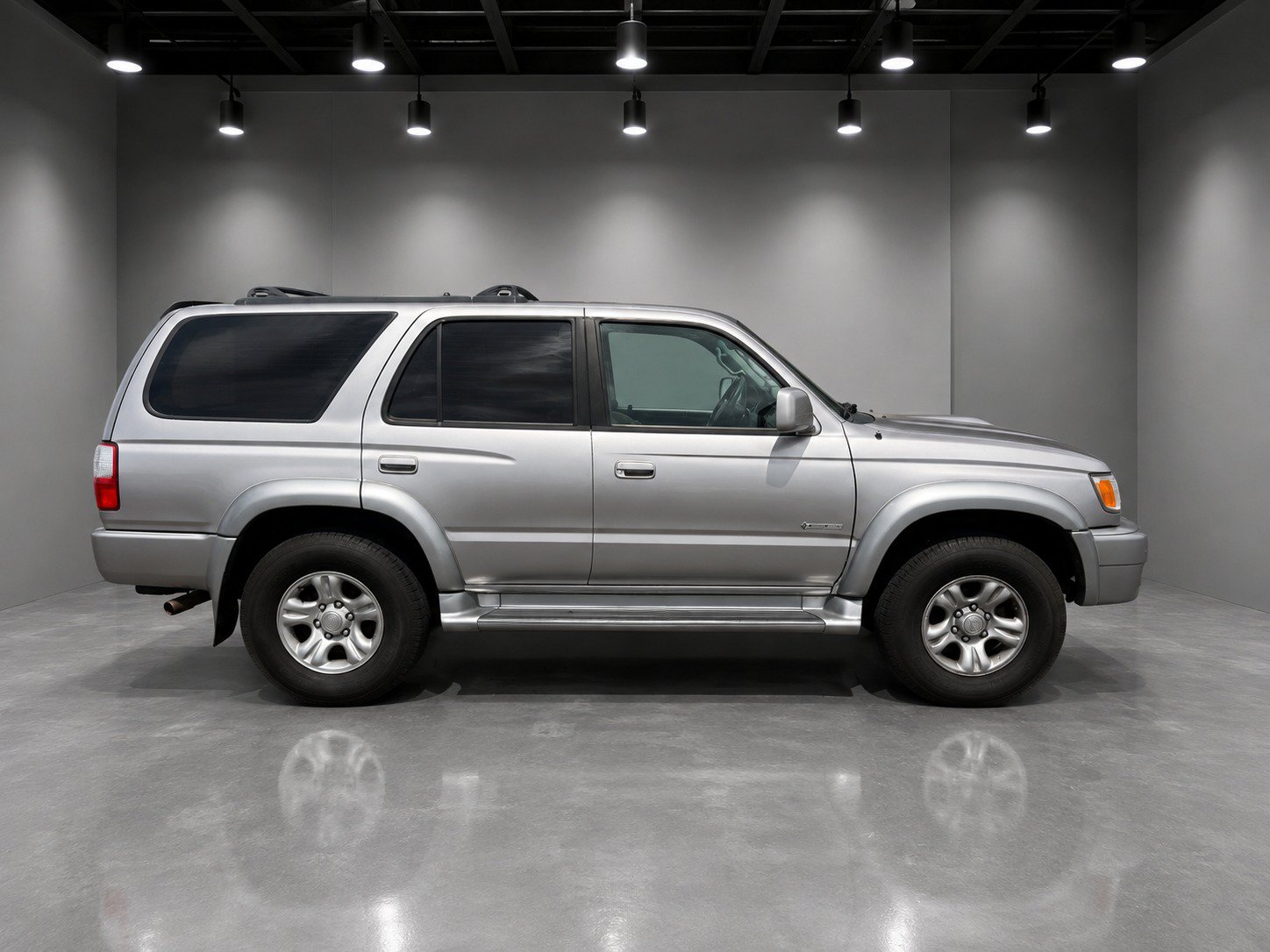 Used 2002 Toyota 4Runner SR5 AWD/4WD image 5