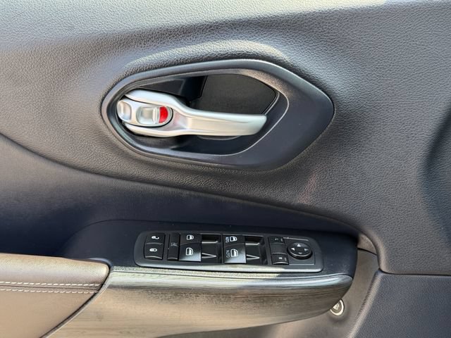 Used 2016 Jeep Cherokee Limited FWD image 28