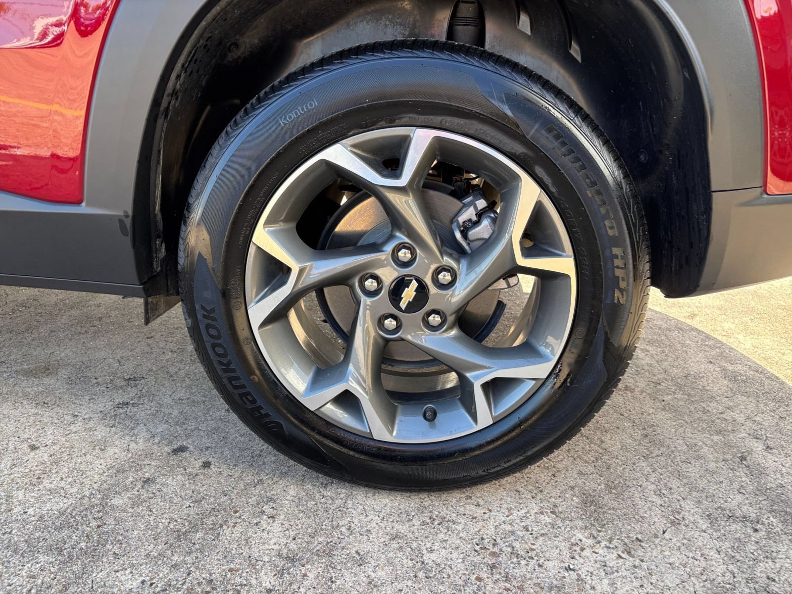 Used 2025 Chevrolet Trax LT FWD image 24
