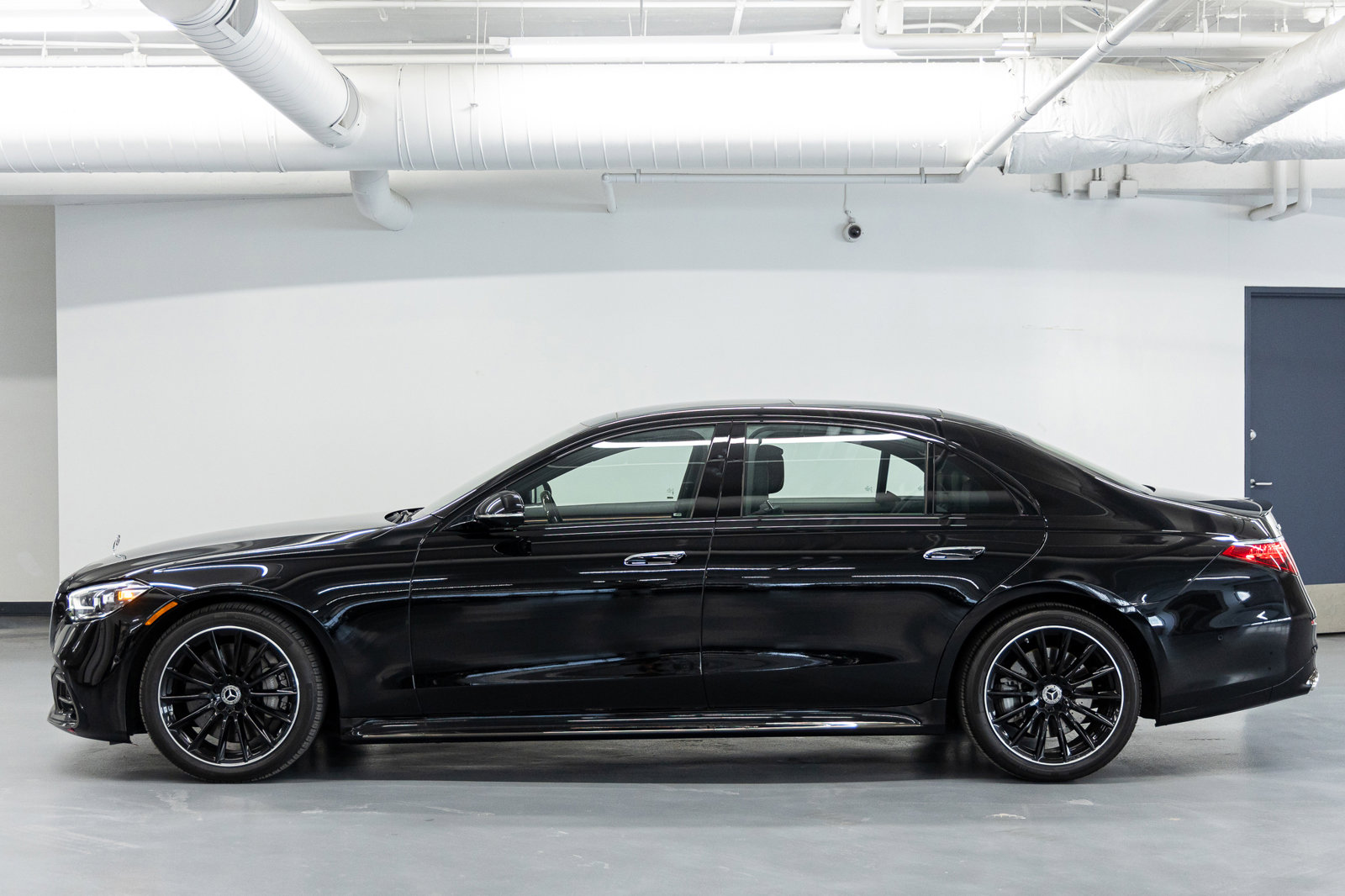 Used 2025 Mercedes-Benz S 580 4MATIC Sedan image 2