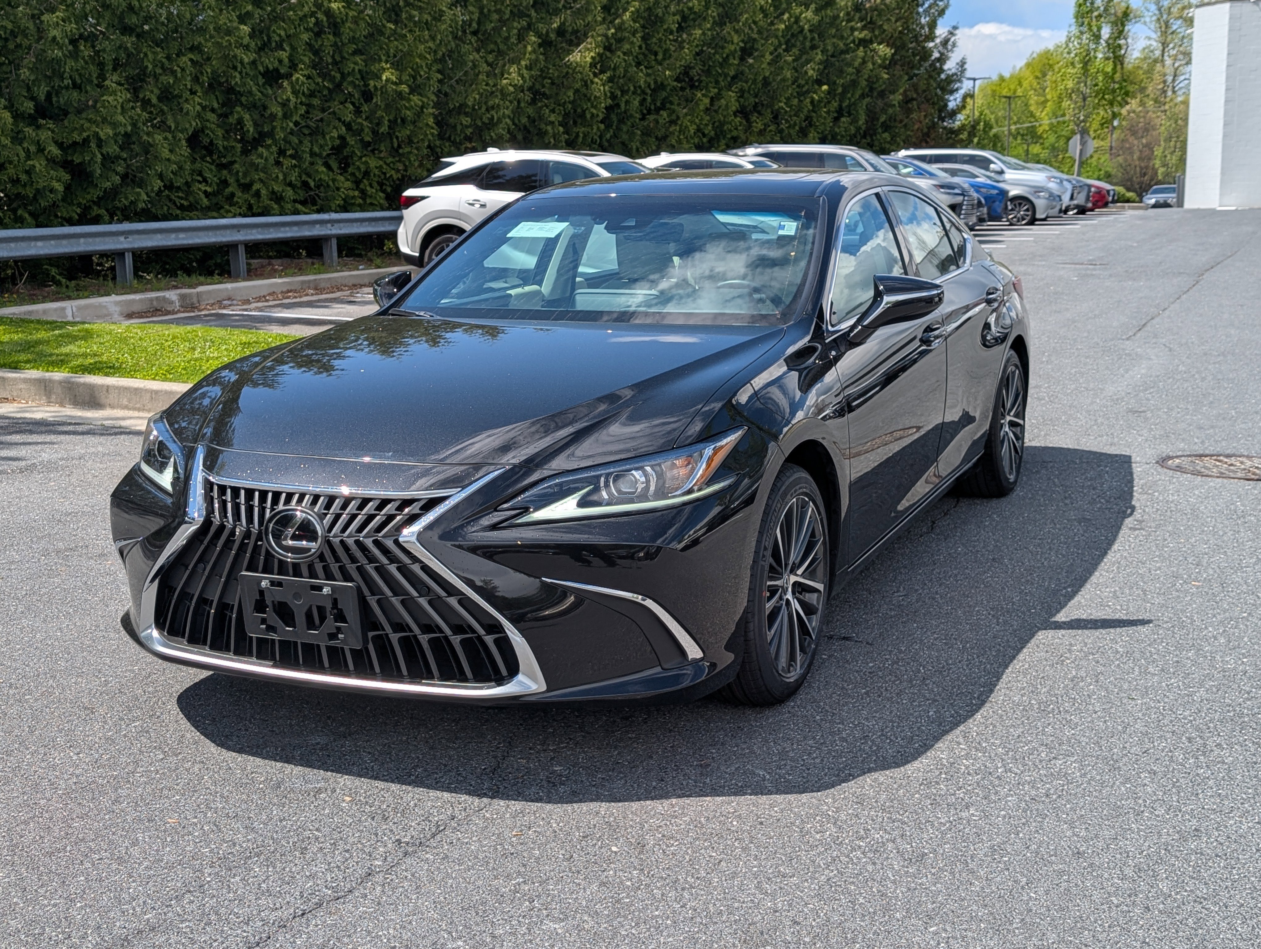 Used 2025 Lexus ES 300h w/ Premium Package image 5