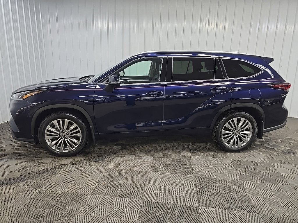 Used 2024 Toyota Highlander Platinum AWD/4WD image 5