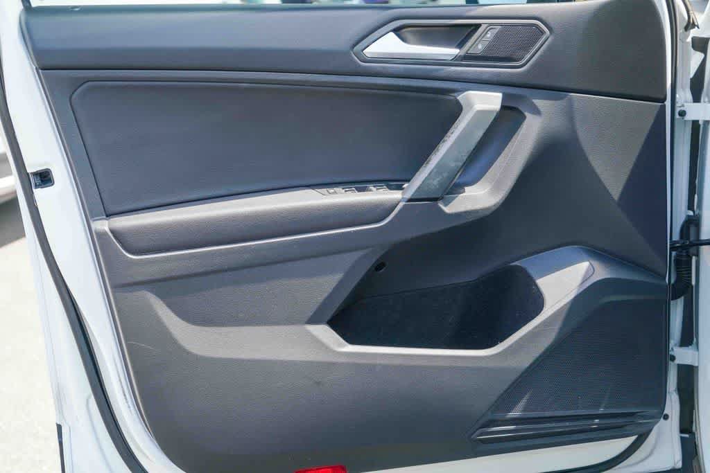 Used 2019 Volkswagen Tiguan SE w/ Panoramic Sunroof Package FWD image 19