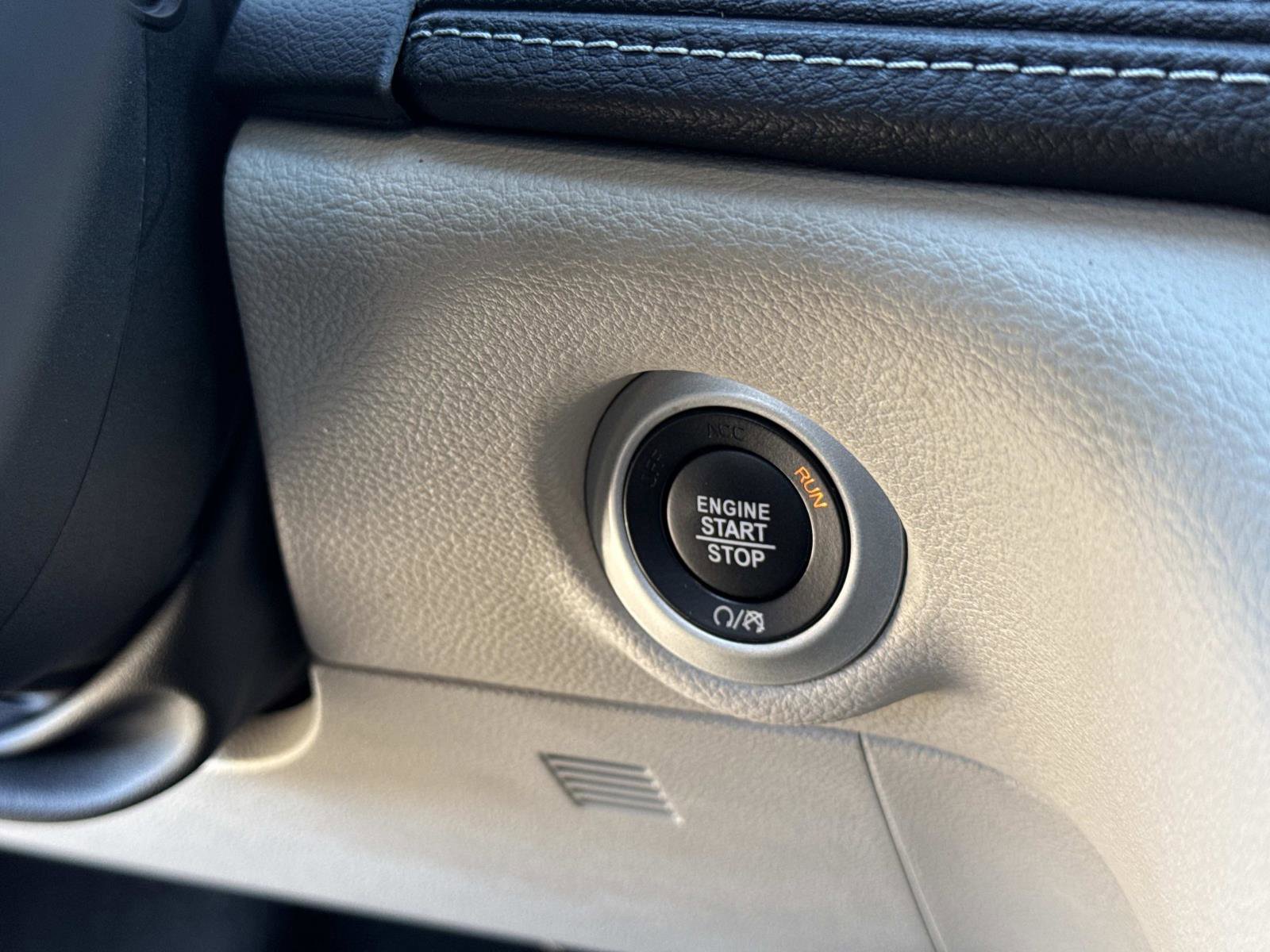 Certified 2022 Chrysler Pacifica Touring-L image 29