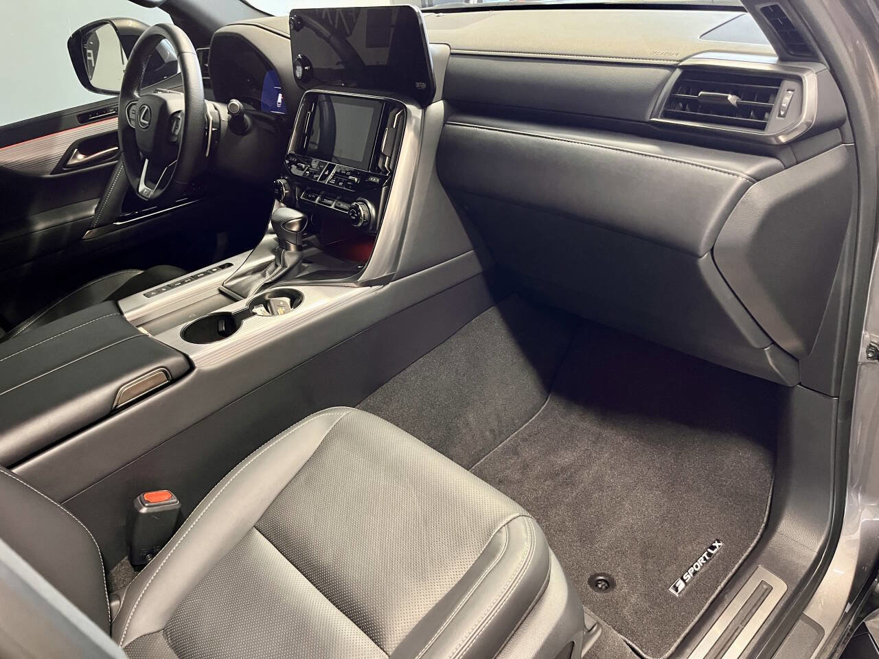 Used 2024 Lexus LX 600 F Sport image 21