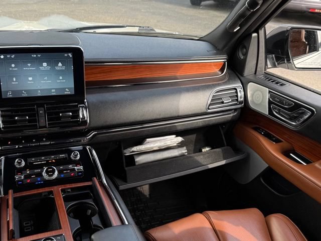 Used 2018 Lincoln Navigator Reserve w/ Technology Package AWD/4WD image 36