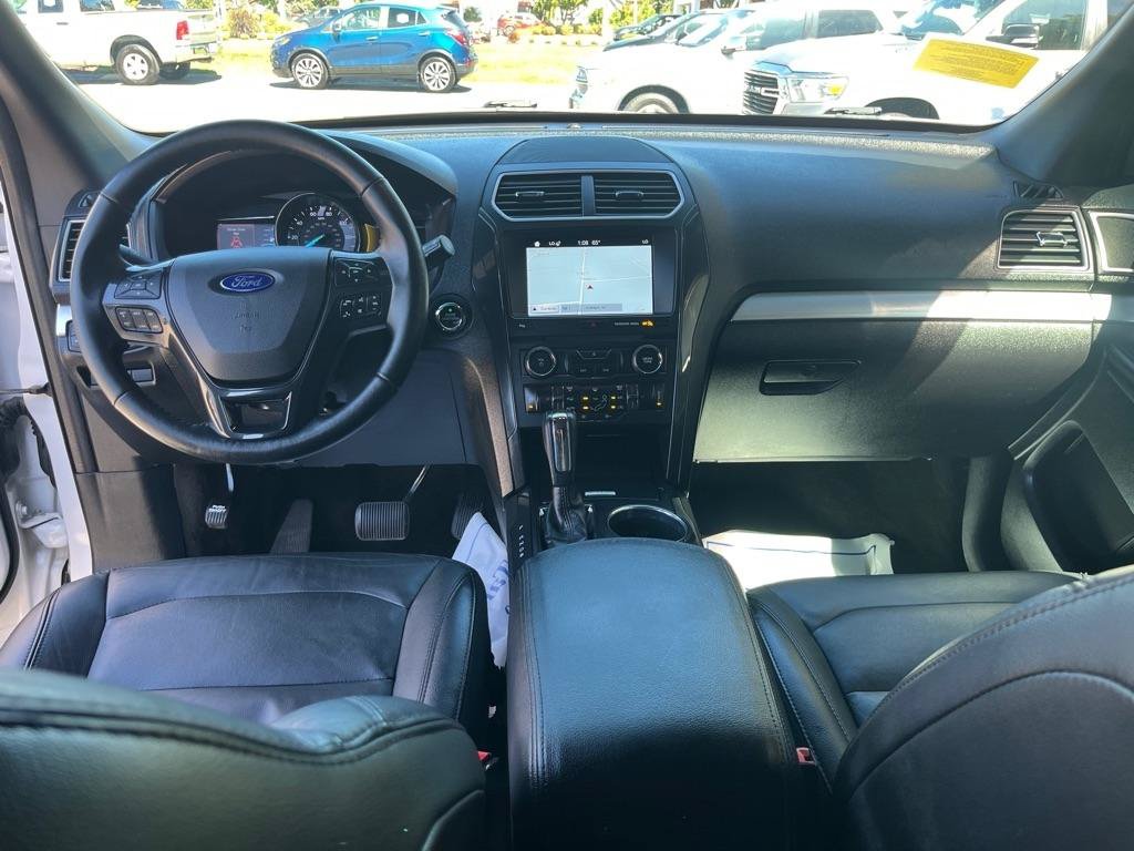 Used 2017 Ford Explorer XLT w/ Equipment Group 202A AWD/4WD image 24