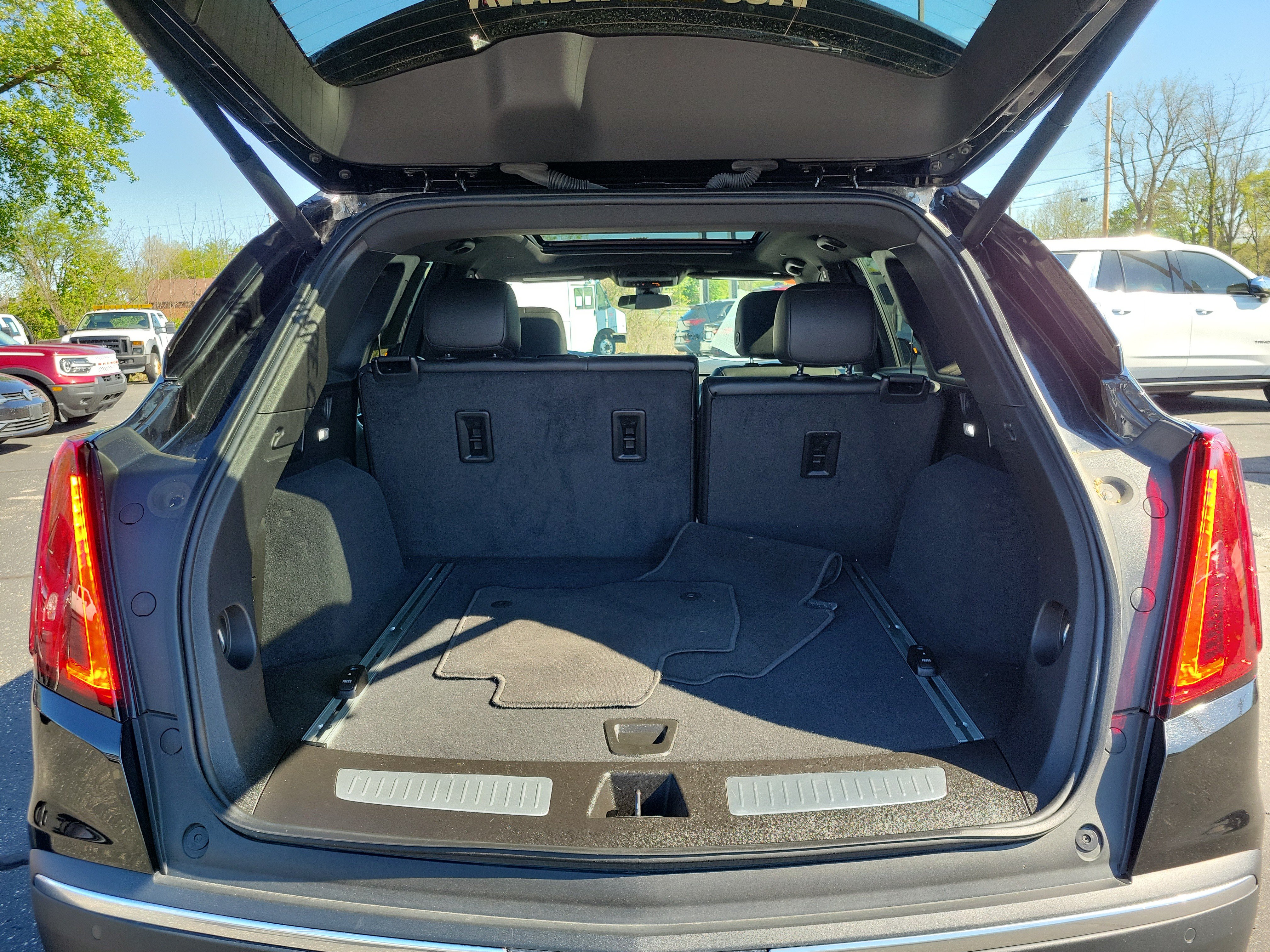 Used 2025 Cadillac XT5 Premium Luxury AWD/4WD image 8