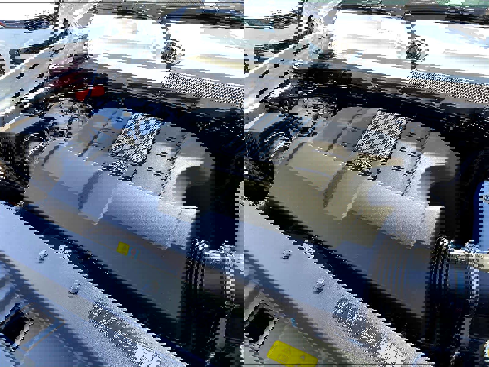 New 2025 Land Rover Defender 90 V8 image 32