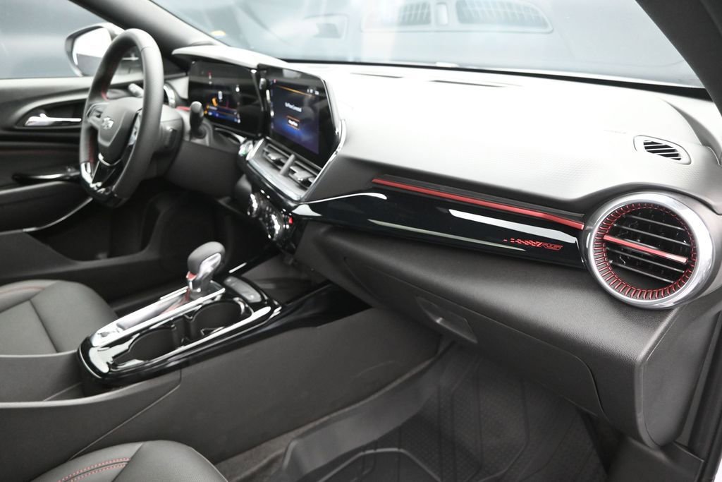 New 2026 Chevrolet Trax RS w/ Sunroof Package FWD image 23