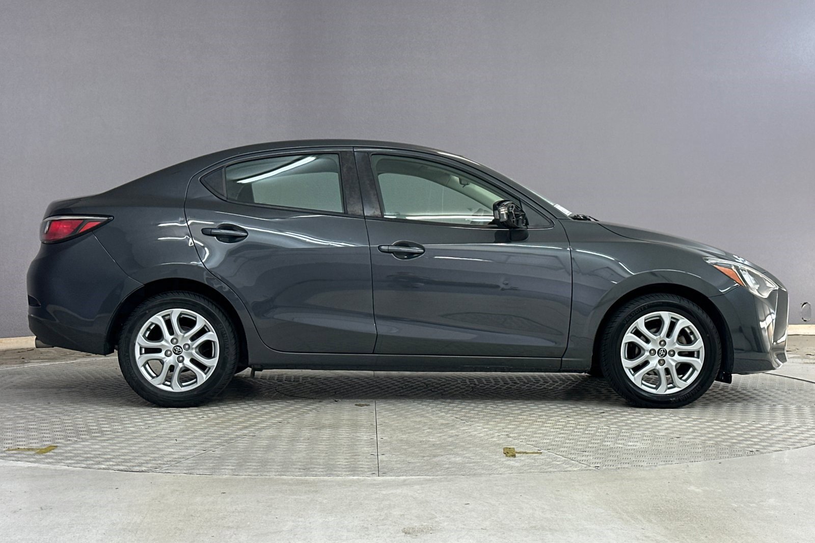 Used 2017 Toyota Yaris iA image 8