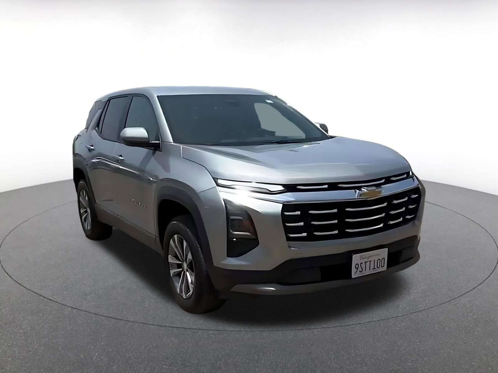 Used 2025 Chevrolet Equinox LT FWD image 3