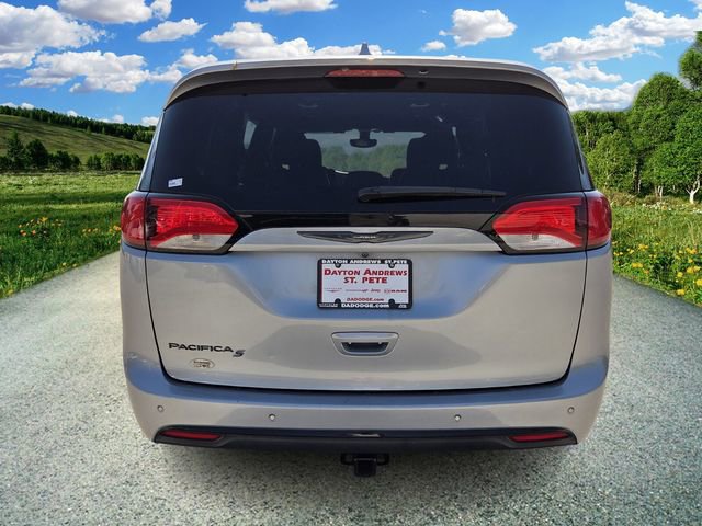 Certified 2020 Chrysler Pacifica Touring-L w/ S Appearance Package image 5