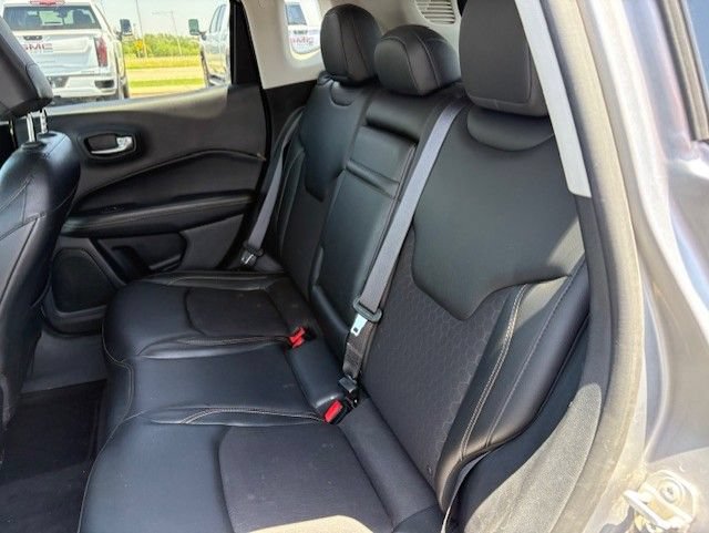 Used 2018 Jeep Compass Latitude w/ Popular Equipment Group FWD image 16