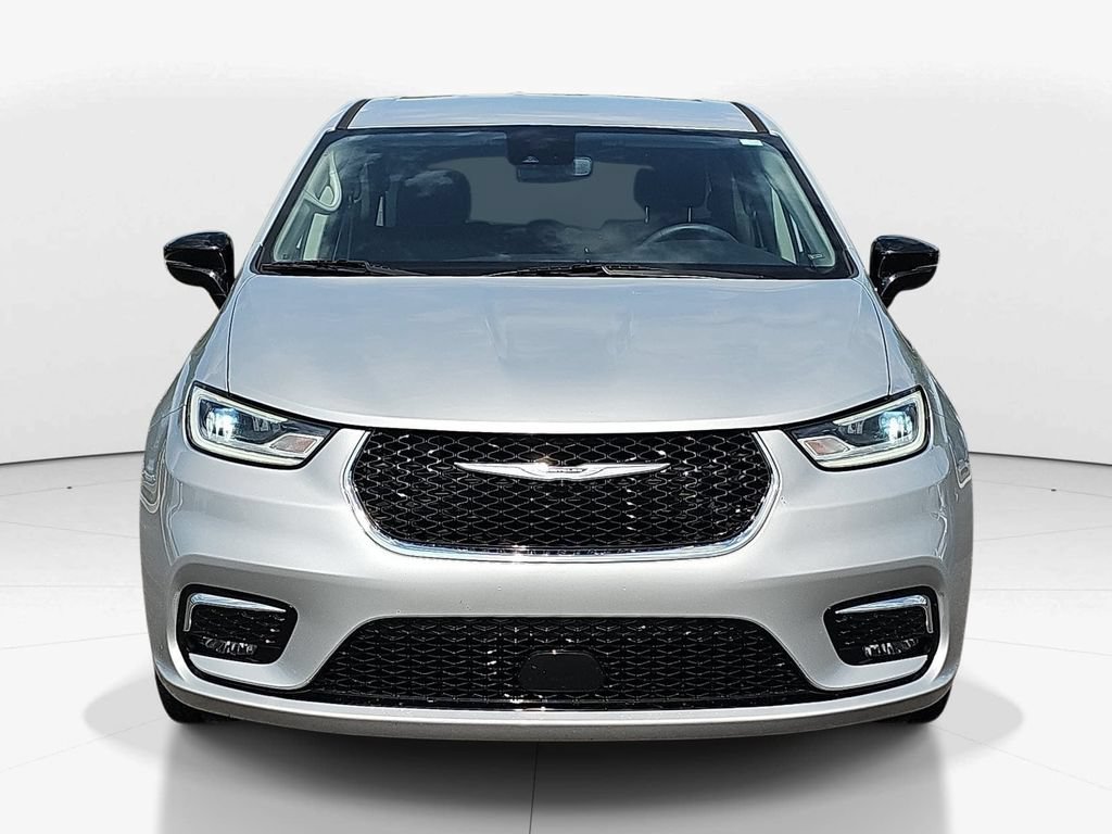 Used 2024 Chrysler Pacifica Touring-L FWD image 12