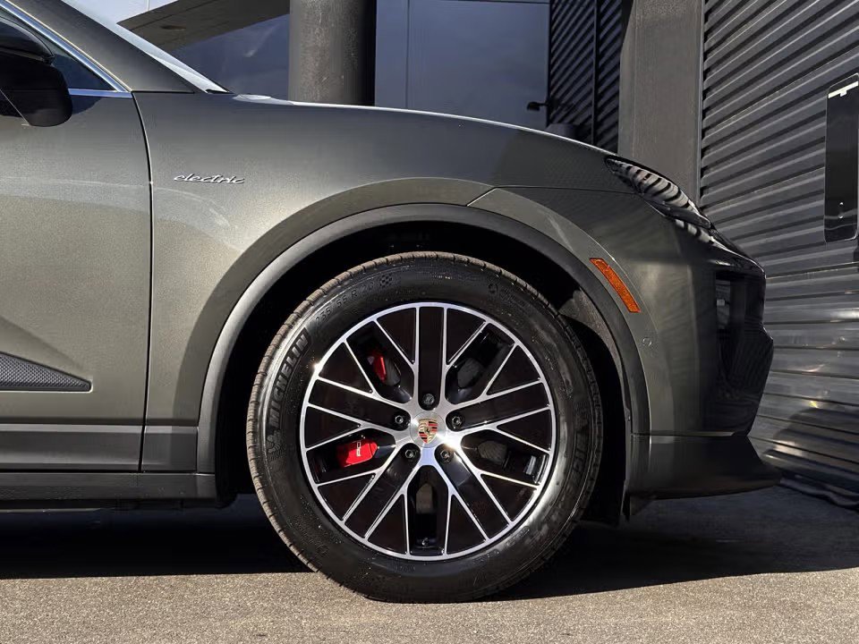 Certified 2025 Porsche Macan 4S Electric image 12