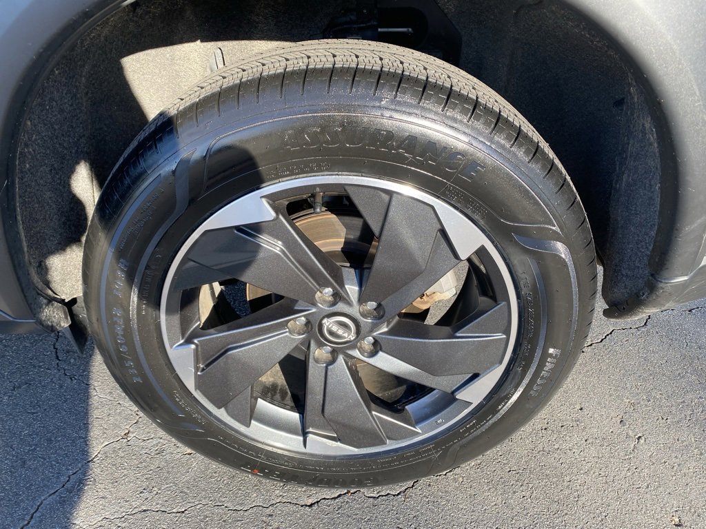 Used 2024 Nissan Rogue SV image 30