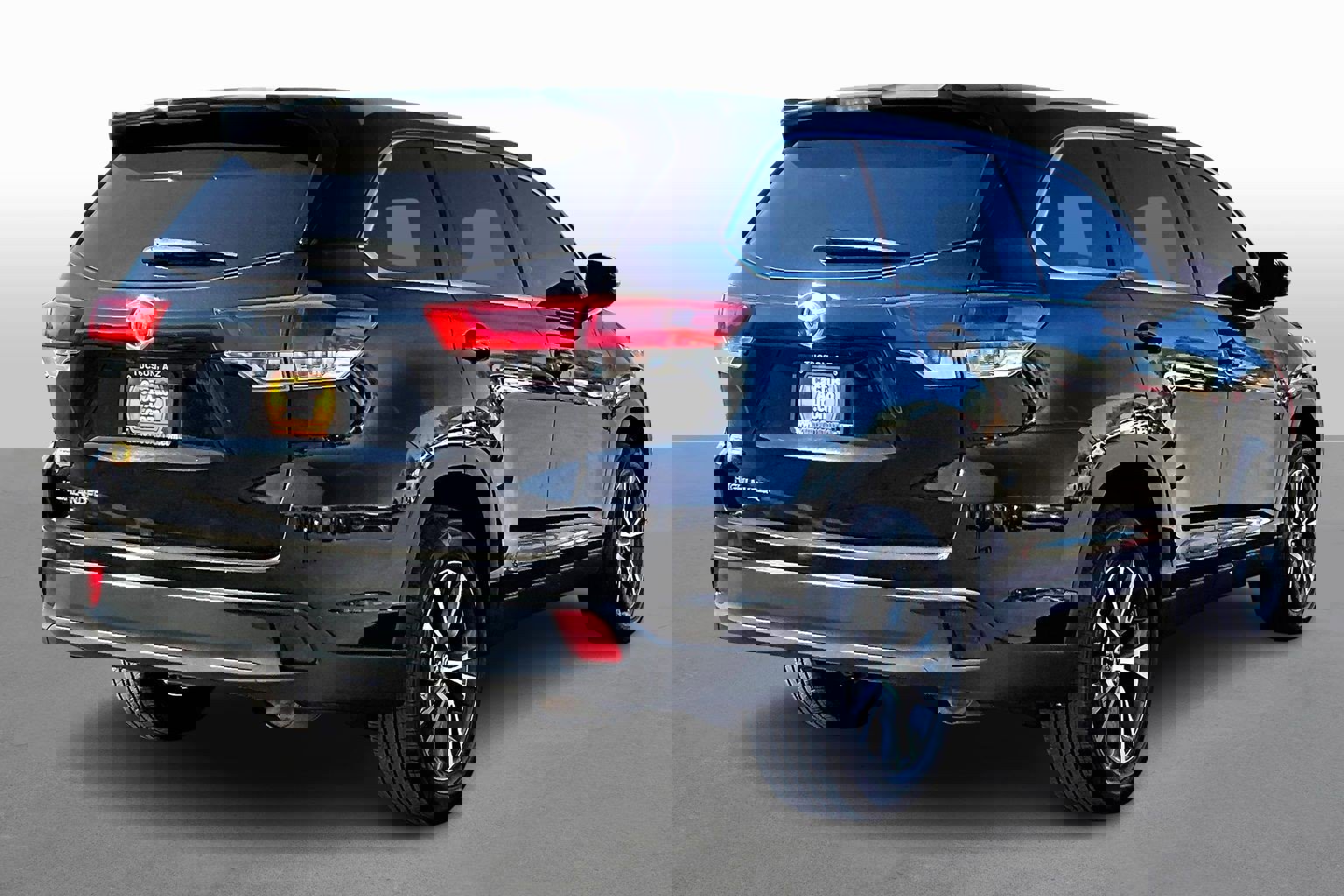 Used 2019 Toyota Highlander LE image 2