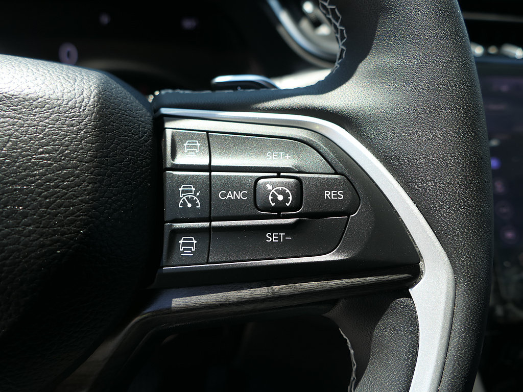Used 2023 Jeep Grand Cherokee Limited AWD/4WD image 14