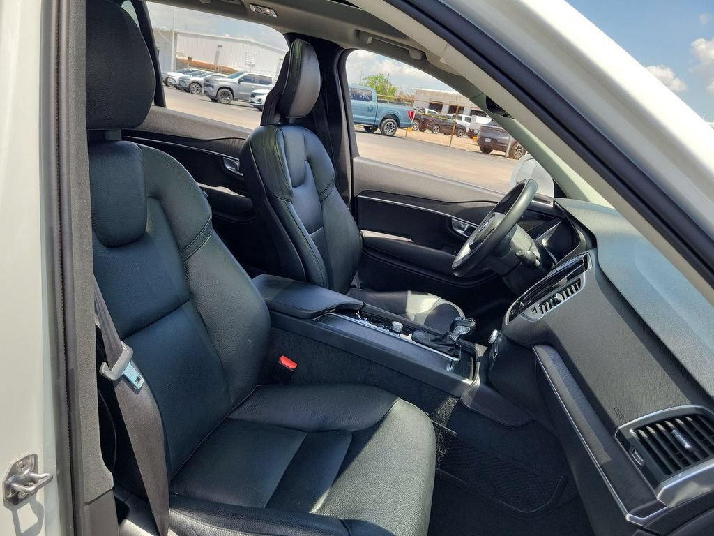 Used 2020 Volvo XC90 T6 Momentum AWD/4WD image 25