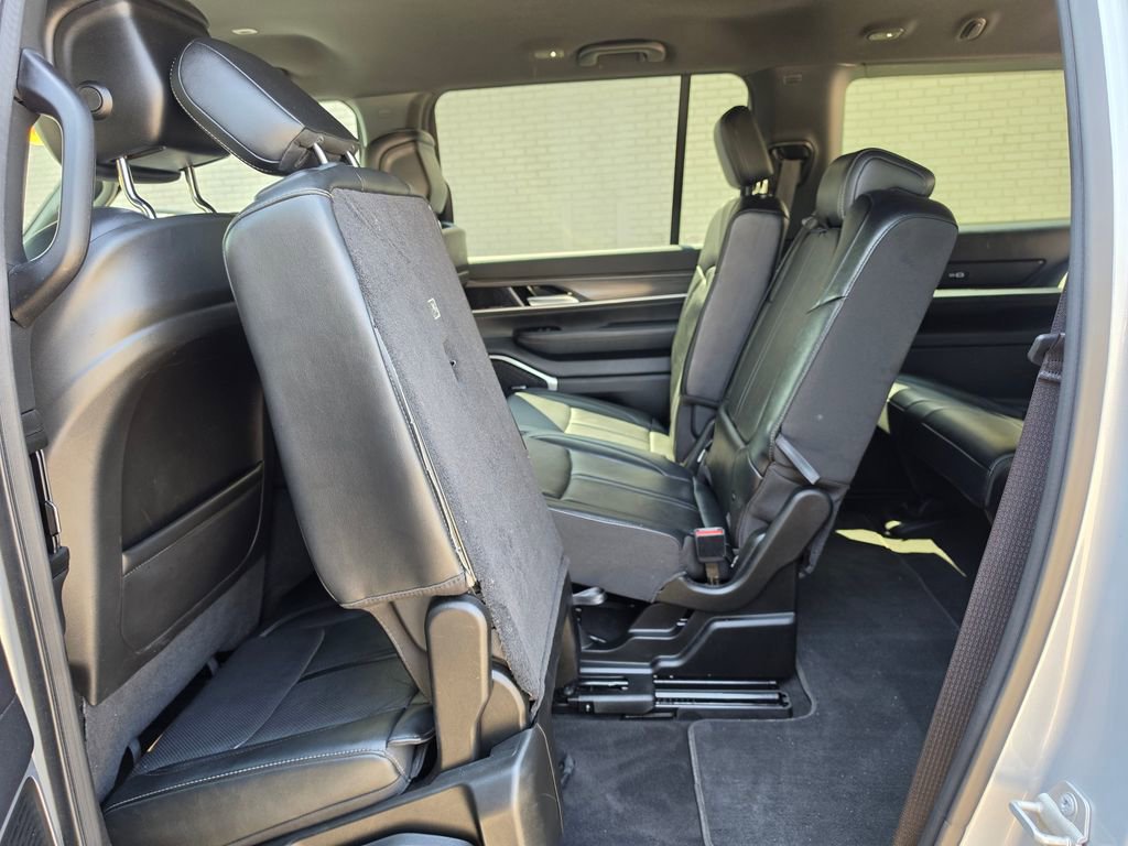 Used 2024 Jeep Wagoneer L Series II image 34